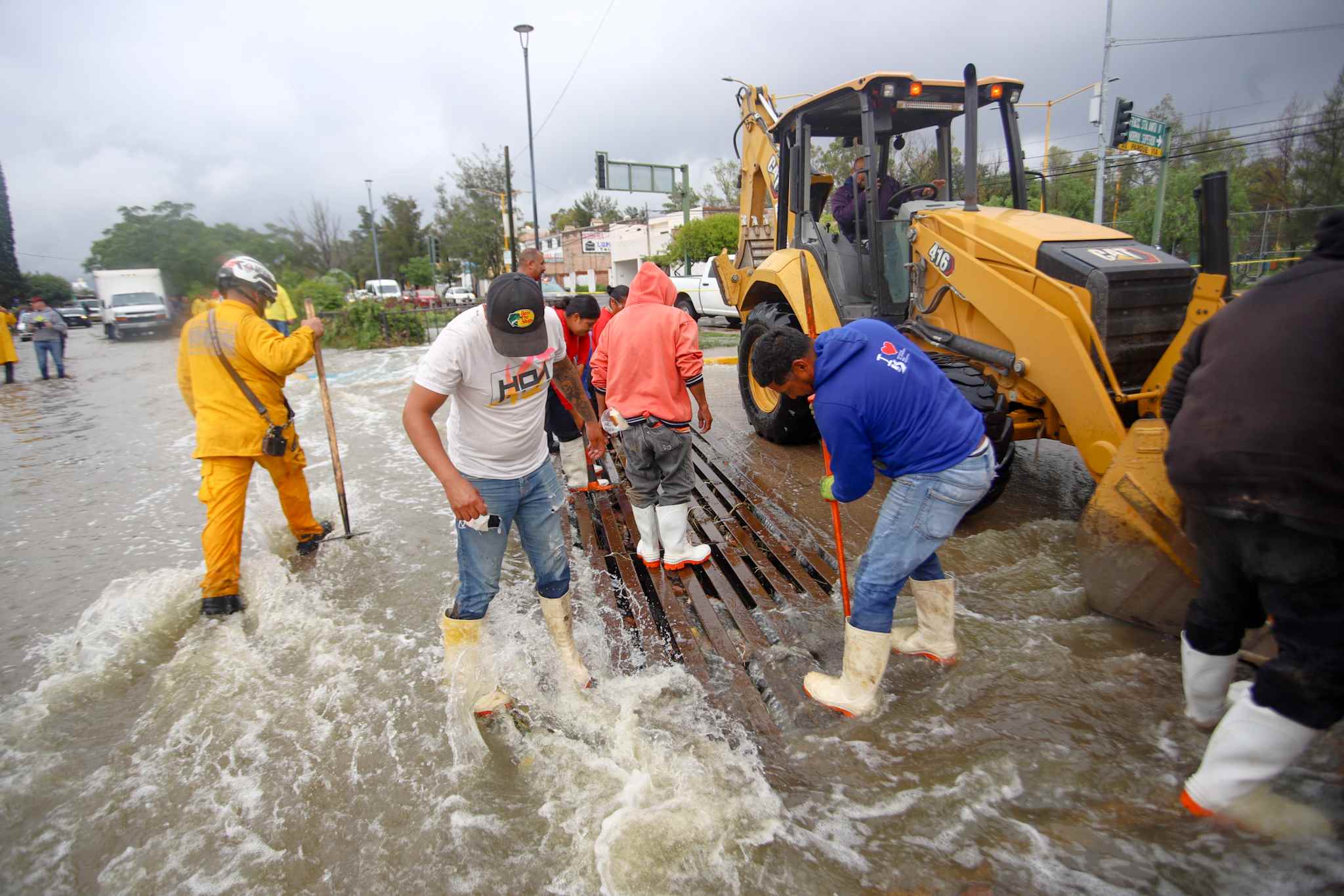 @MunicipioAgs sigue recorriendo colonias afectadas por lluvias