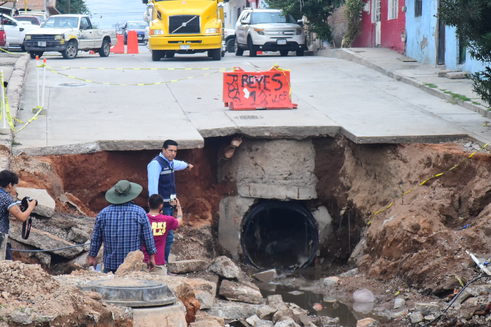 Supervisa Leo Montañez trabajos de rehabilitación de colectas pluvial en Vicente Guerrero