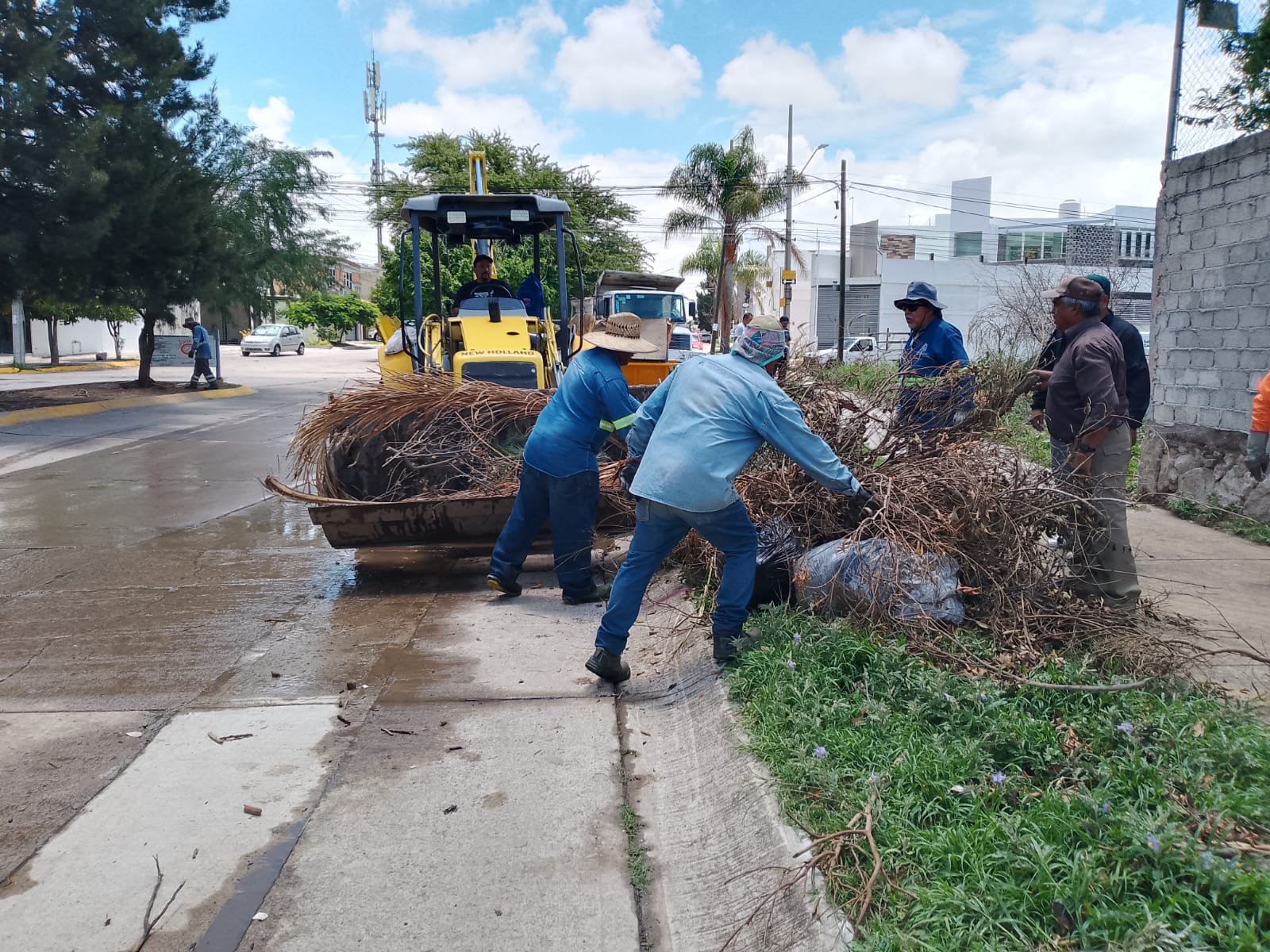 @MunicipioAgs entrega apoyos a los afectados por las lluvias