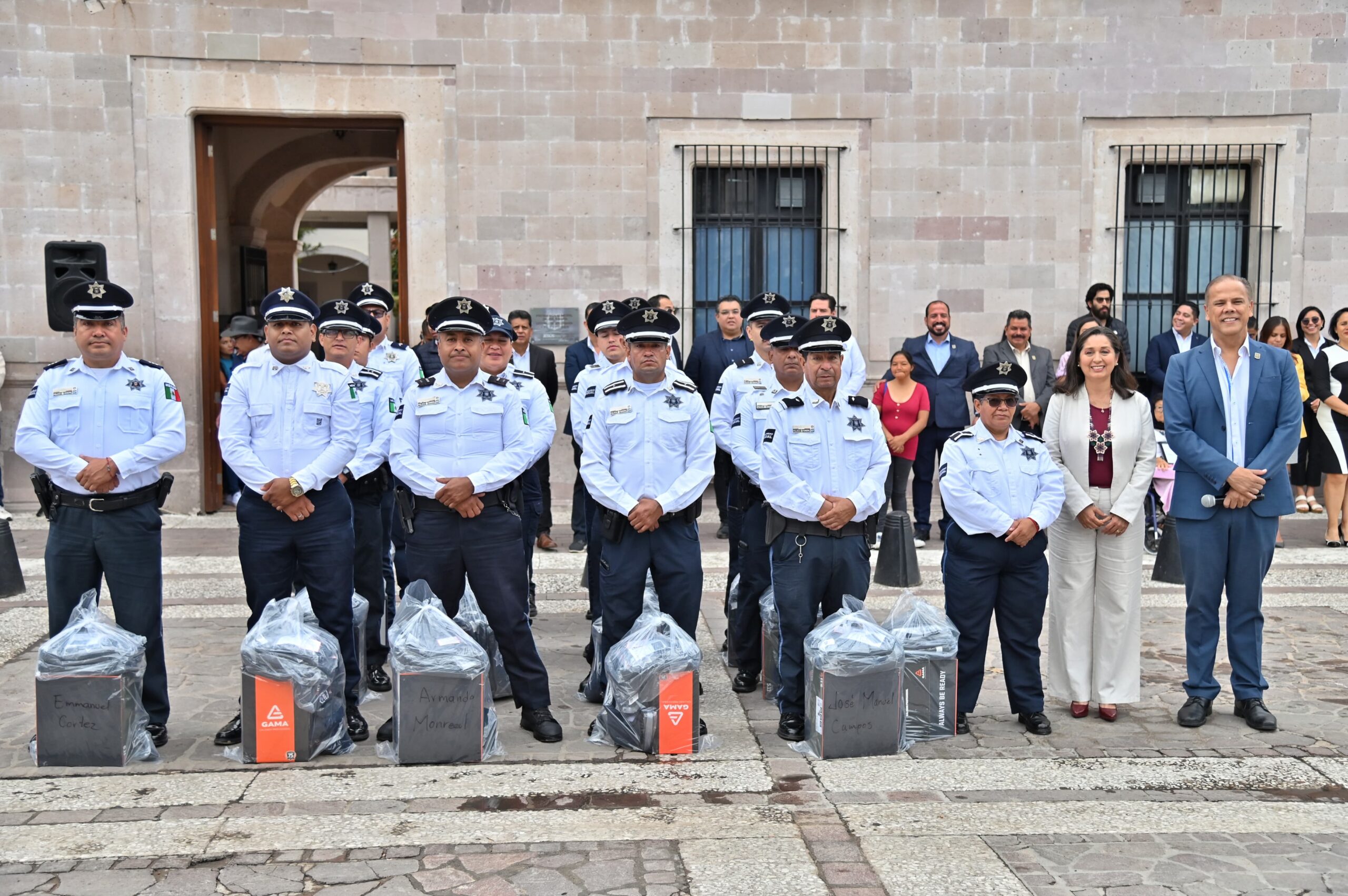 Policías de #JesusMaria recibieron uniformes tácticos de media gala