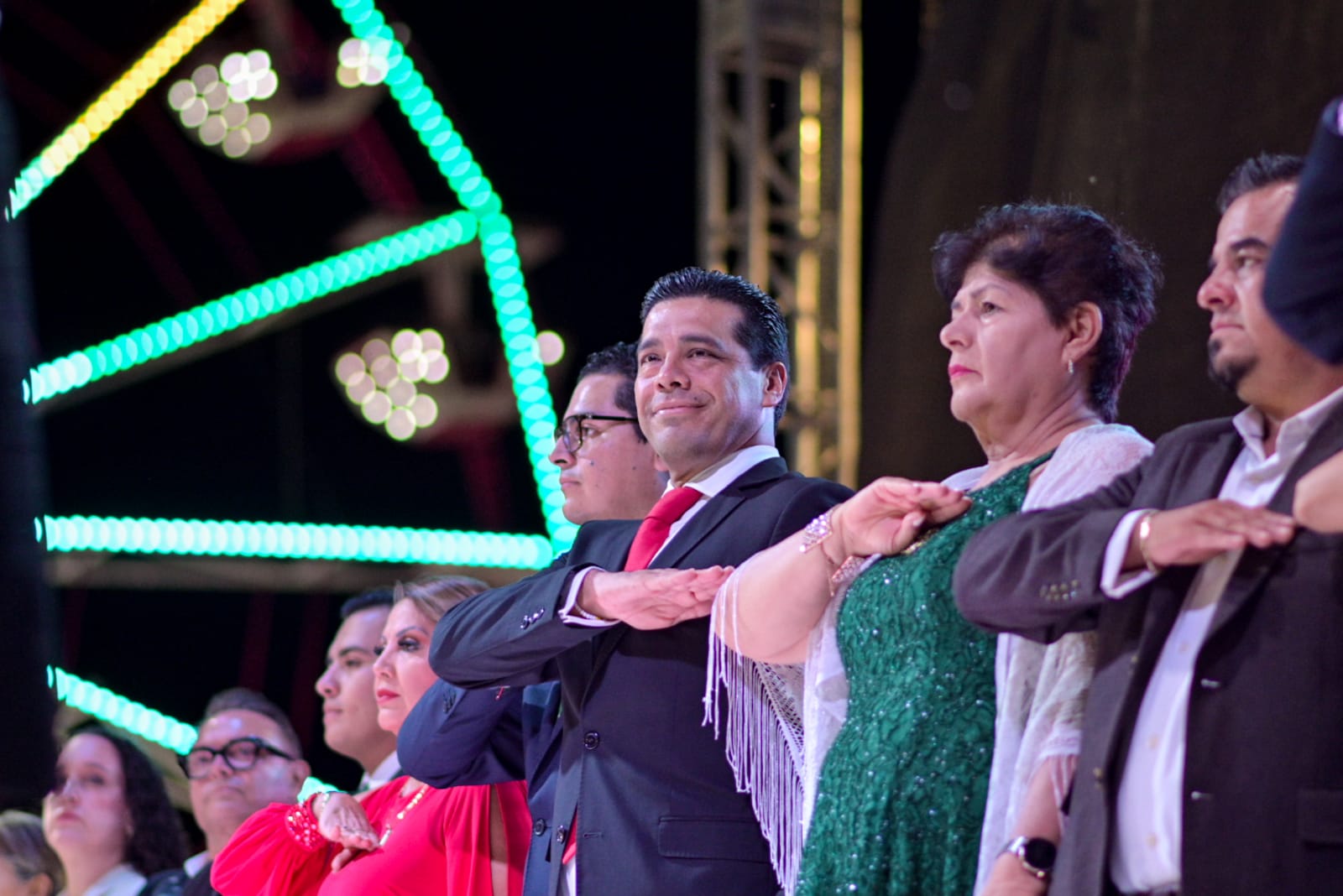 Conmemora Leo Montañez el tradicional Grito de Independencia