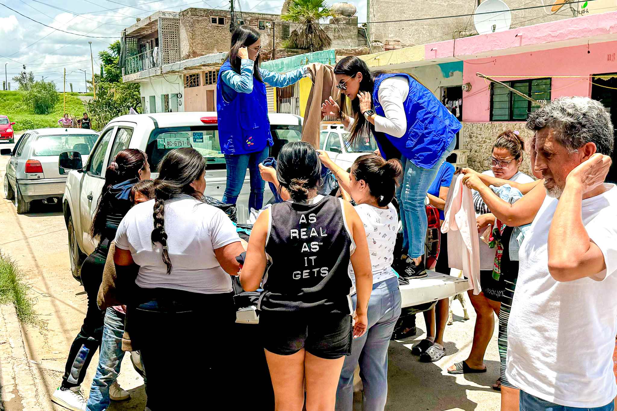 Continúa @MunicipioAgs con los trabajos de limpieza de calles y avenidas