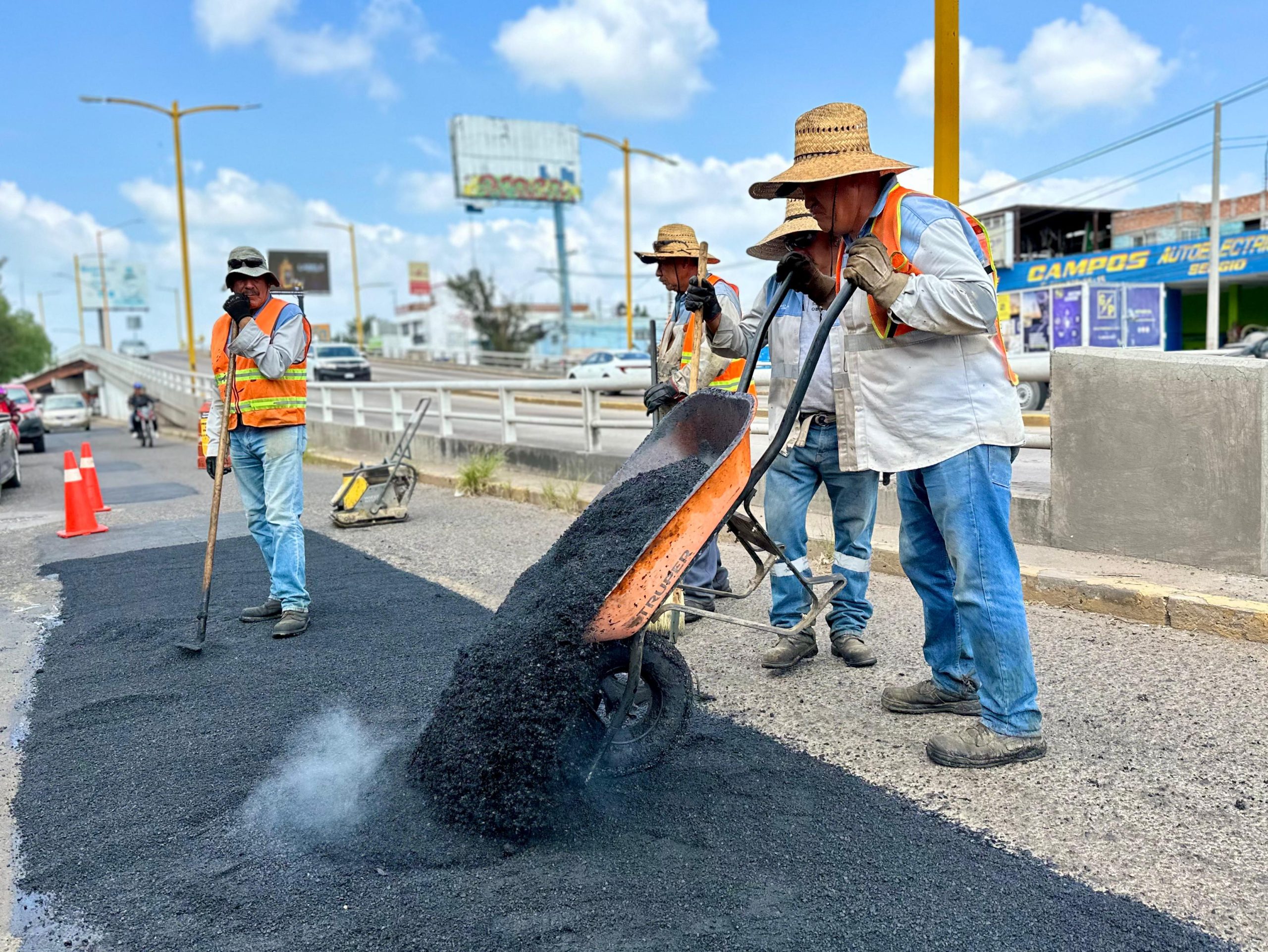 Refuerza SOPMA rehabilitación vial en Av. Aguascalientes: @MunicipioAgs