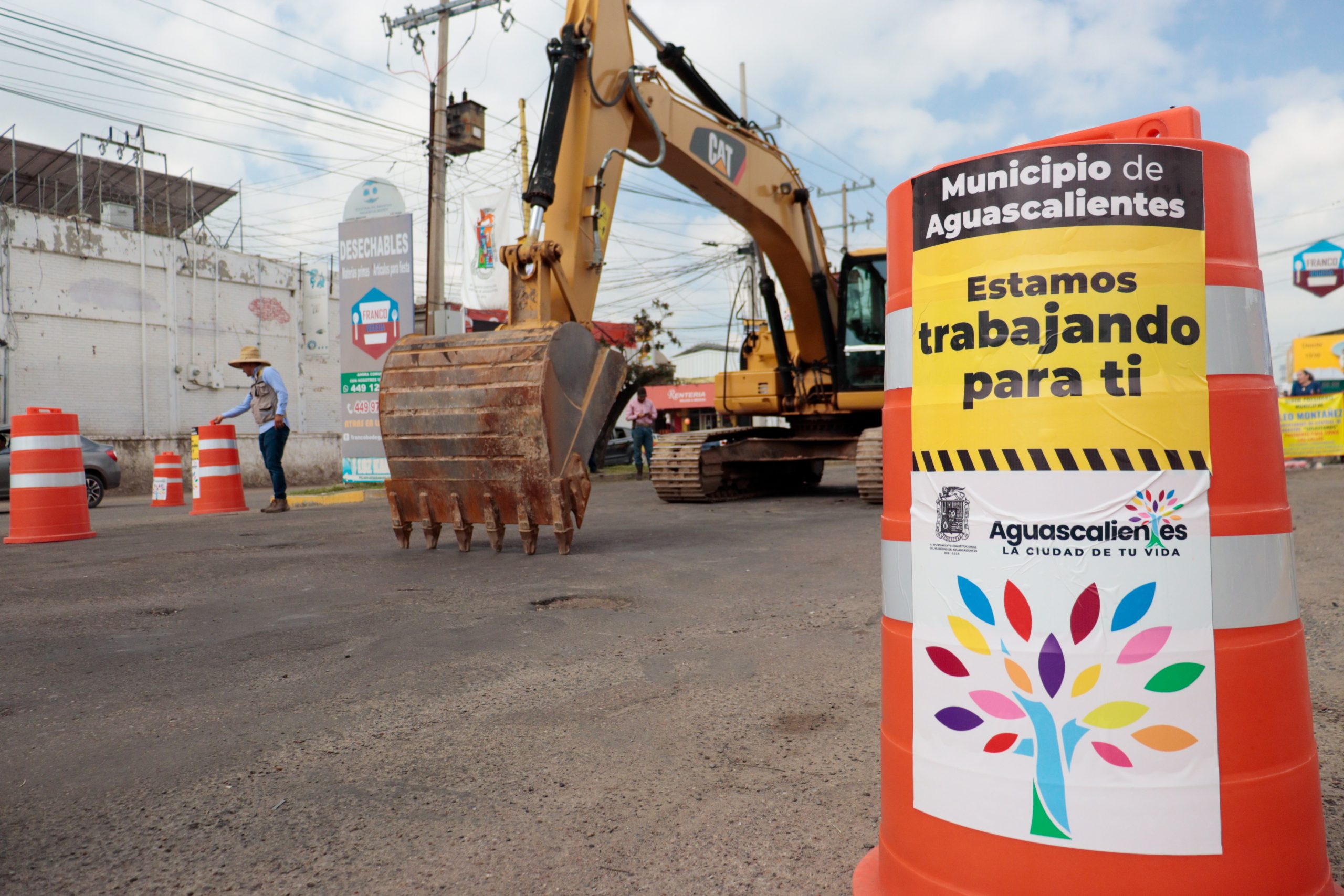 Invierte @MunicipioAgs 14.7 mdp en la pavimentación de Avenida Mercado de Abastos