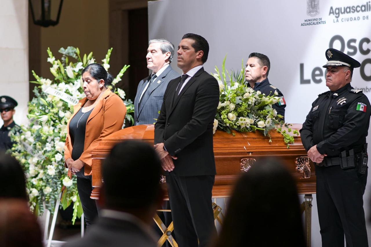 Rinde homenaje a Policía Municipal que perdió la vida en cumplimiento de su deber: @MunicipioAgs