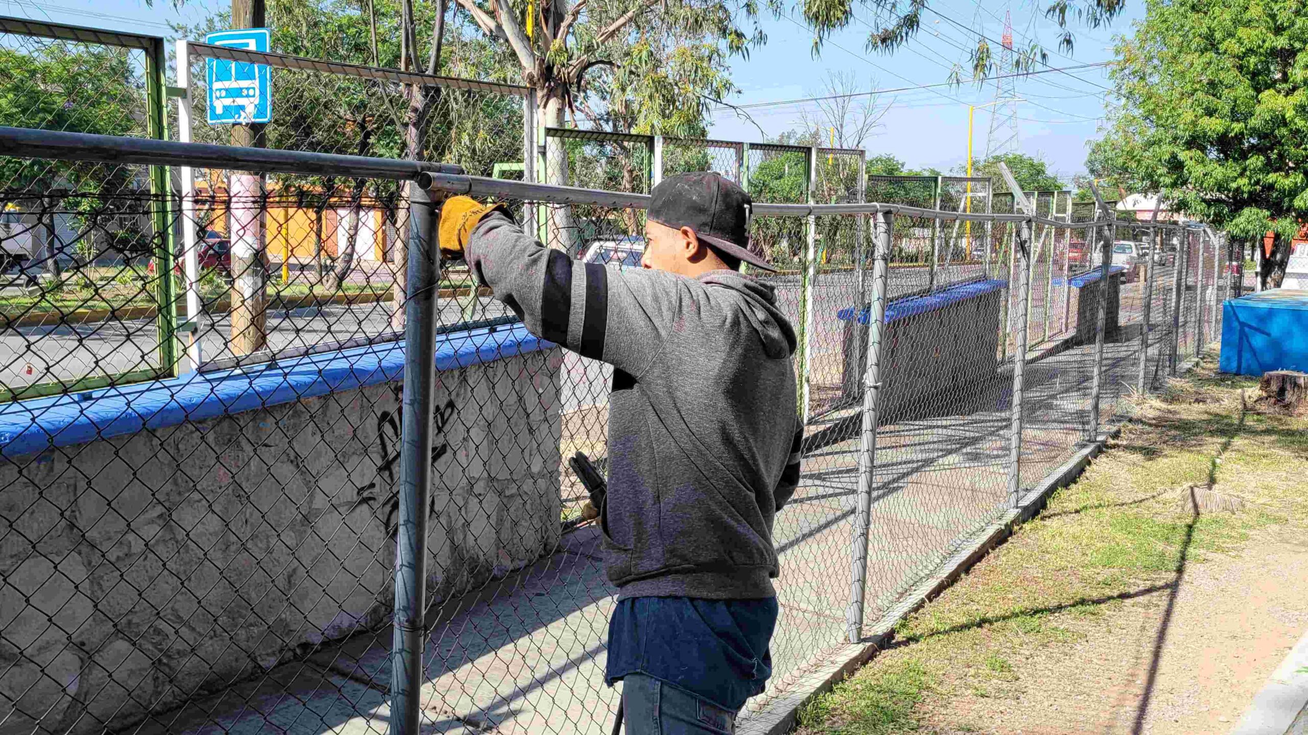 Refuerza @MunicipioAgs trabajos de renovación de parques y jardines